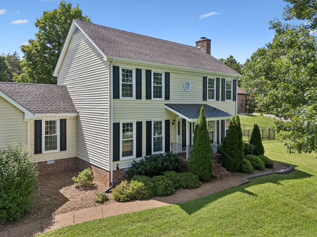 509 N Woods Ct, Brentwood