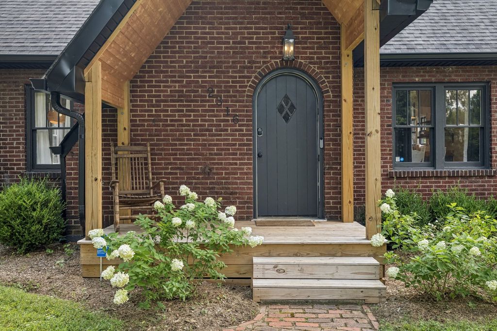 2316 Riverside Dr, Nashville