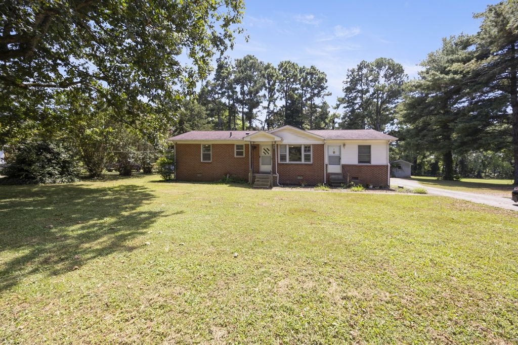 106 Darwin St, Decherd