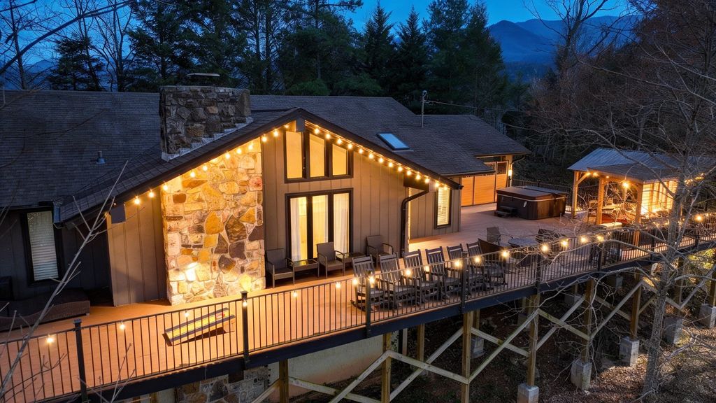 428 Moody Dr, Gatlinburg