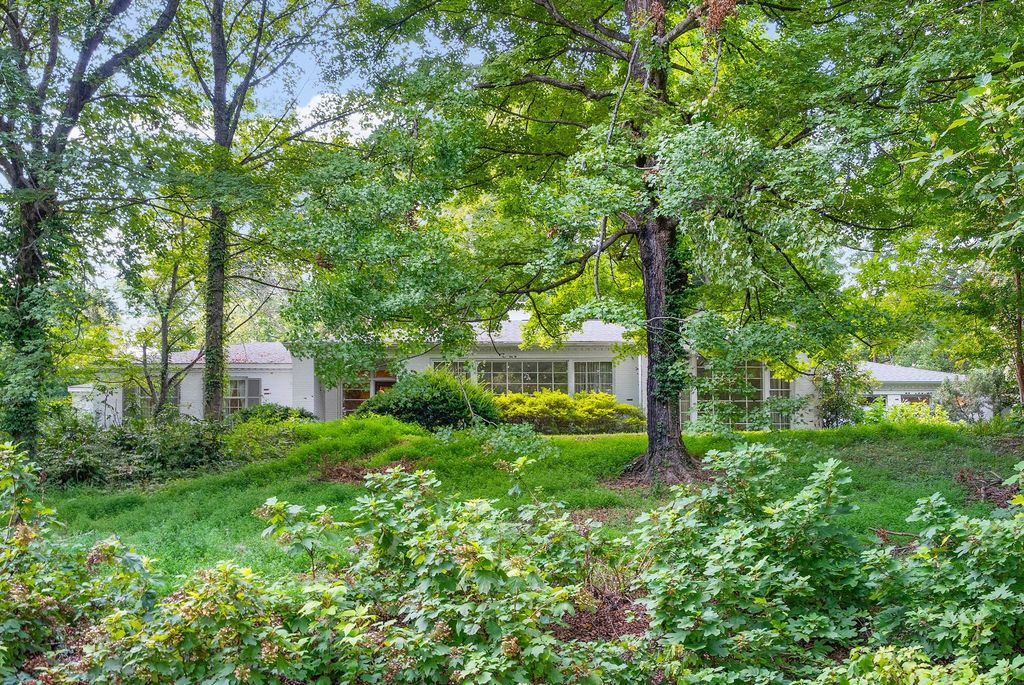 210 Porters Bluff Road, Clarksville