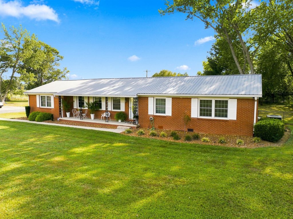 1408 Old Estill Springs Rd, Tullahoma