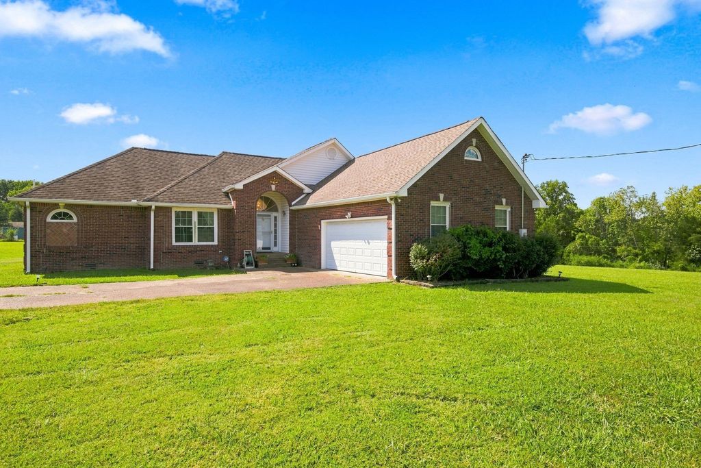 1730 Old County House Rd, White Bluff