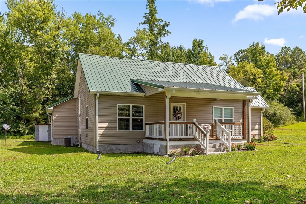 464 Hair Lake Road, Summerville