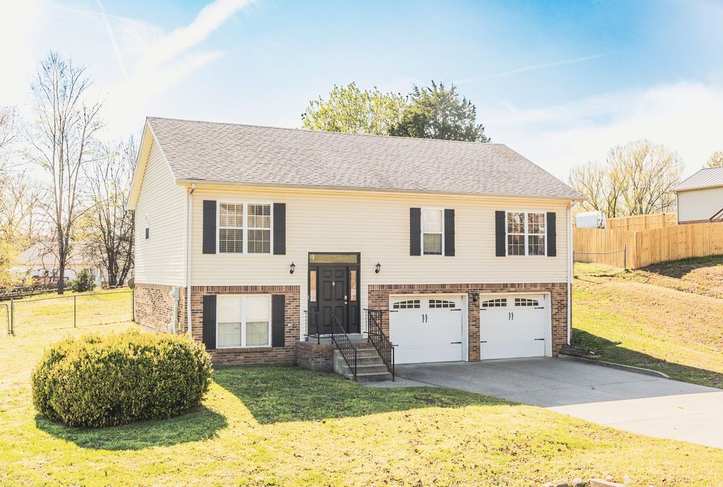524 Barney Ln, Clarksville