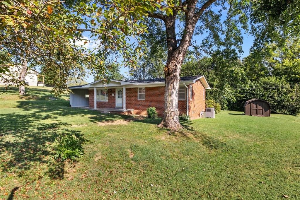 220 Roby Dr, Erin