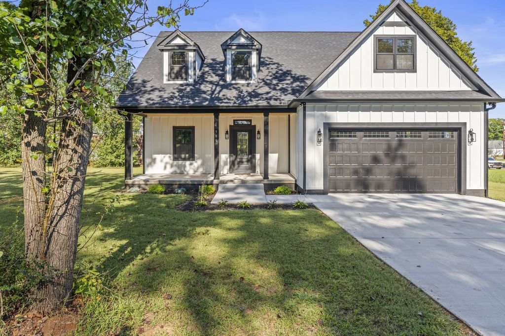 106 5th Ave N, Decherd