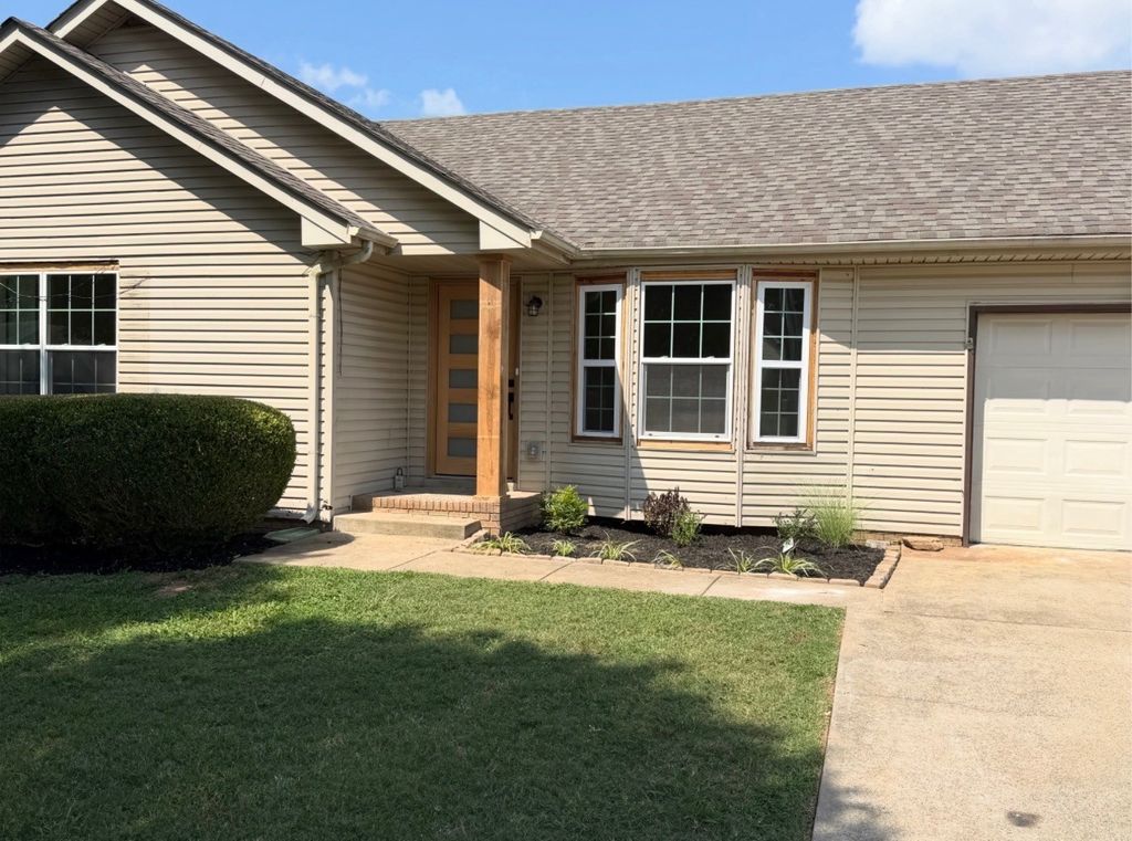 3267 S Senseney Cir, Clarksville