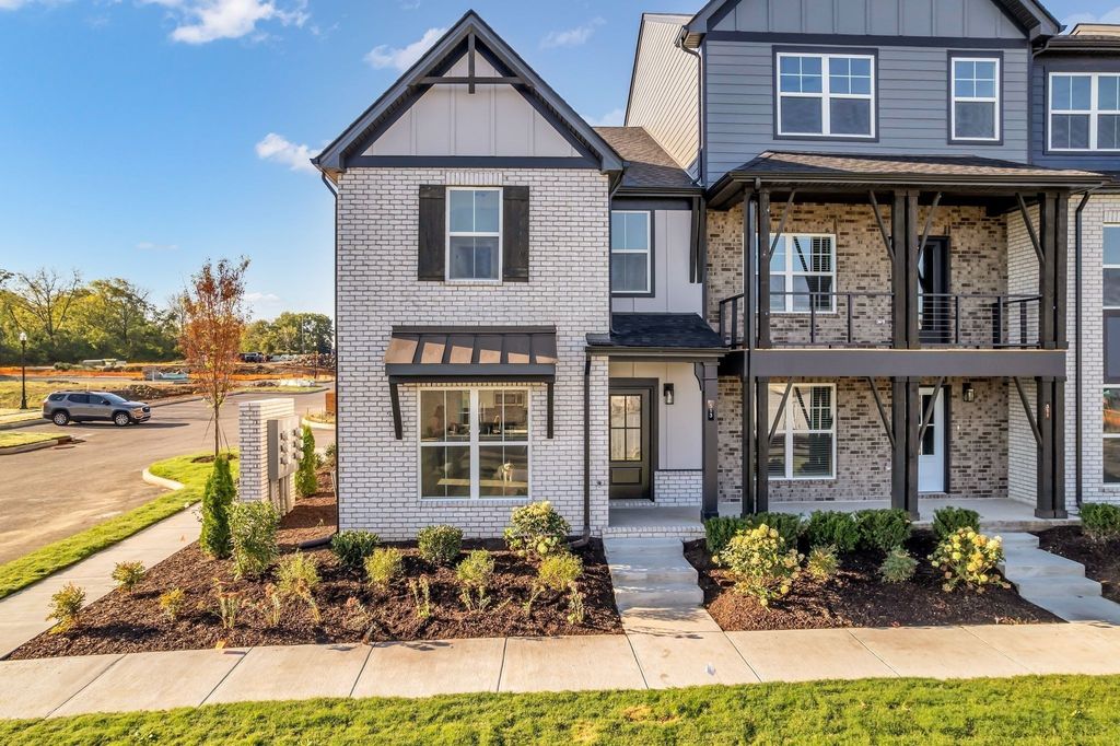 602 Granbury Pvt Drive, Hendersonville