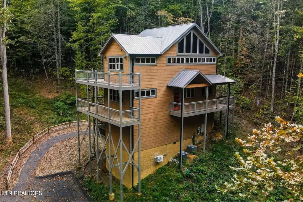 5175 Riversong Way, Sevierville