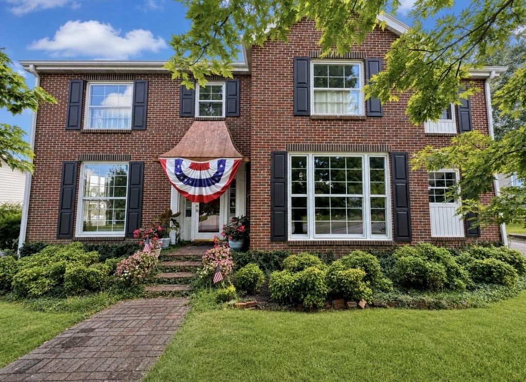 307 W Main St, Smithville