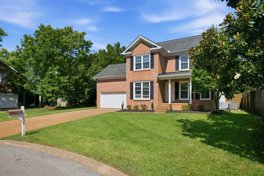 632 Independence Dr E, Franklin