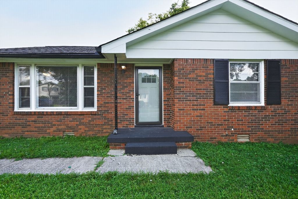 736 Roman Dr, Nashville