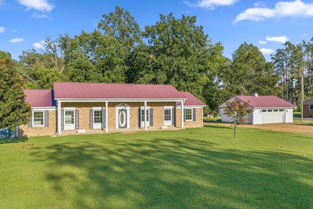 691 E Poplar Dr, Decaturville