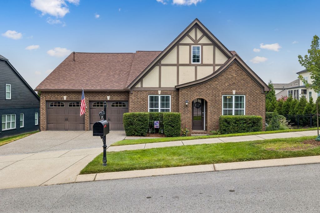 379 Alfred Ladd Rd E, Franklin