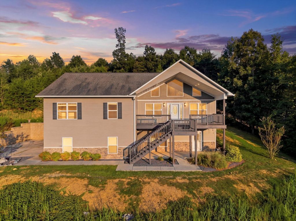 365 Meadowbrook Lane, Trenton