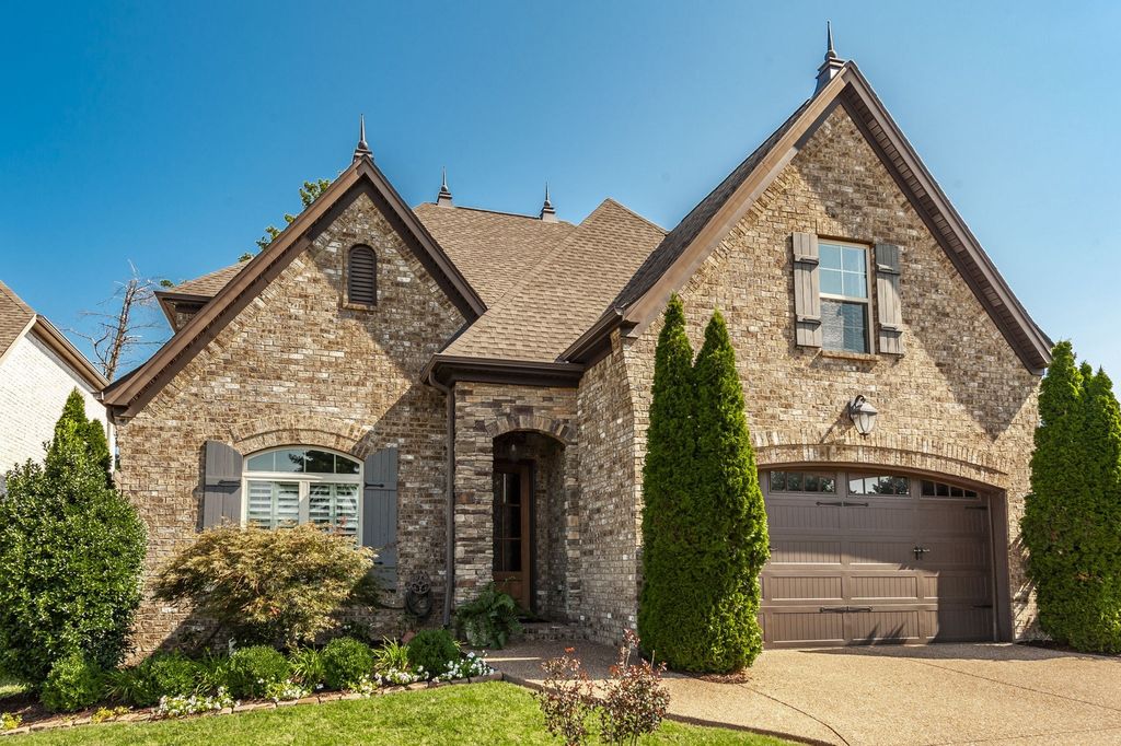 1027 Jarman Ln, Gallatin