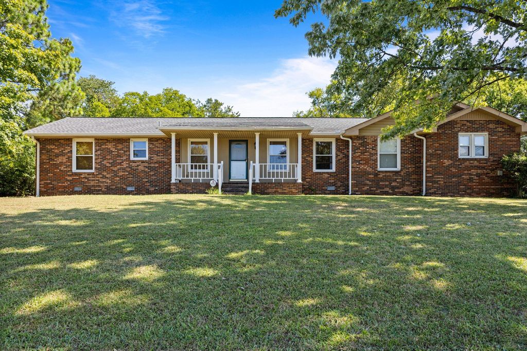 101 Dana Dr, Hendersonville