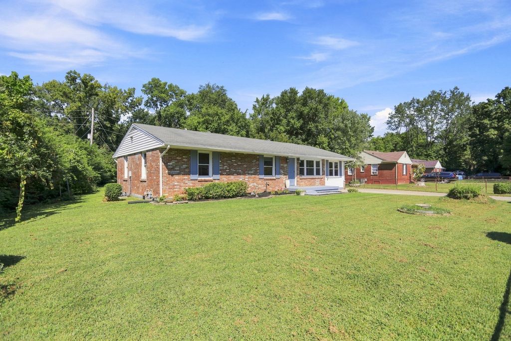 203 Rebecca Ln, Clarksville