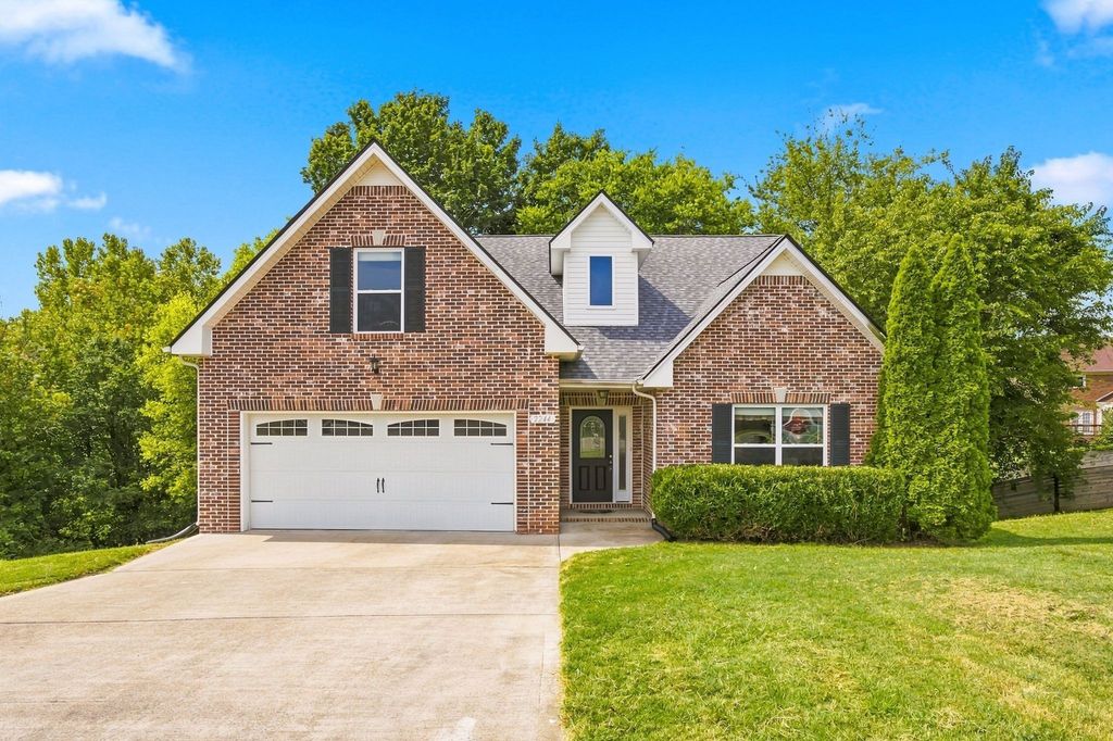 2244 Fairfax Dr, Clarksville