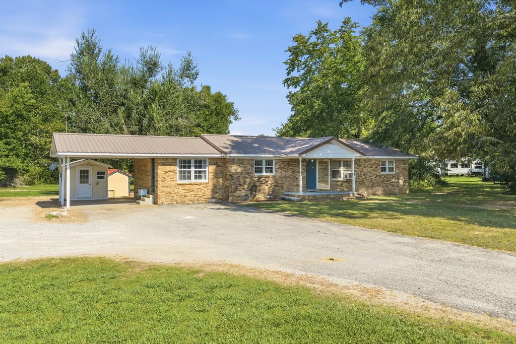 68 Brooksie Thompson Rd, Decaturville