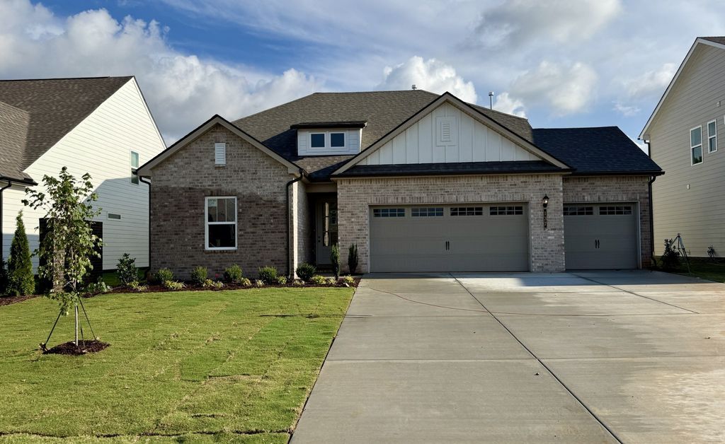 137 Yuma Lane, White House