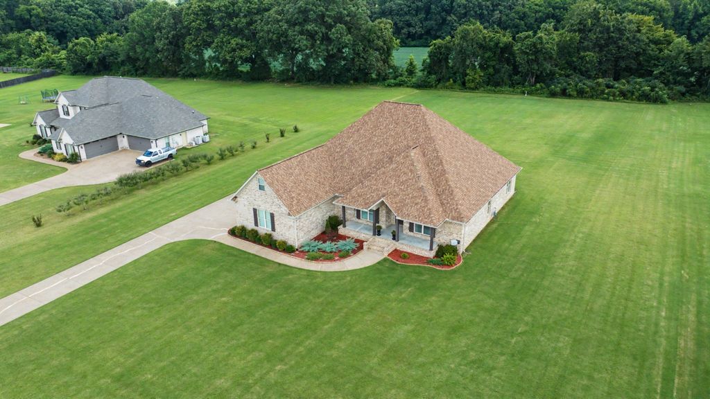 22 Hale Farm Rd, Humboldt