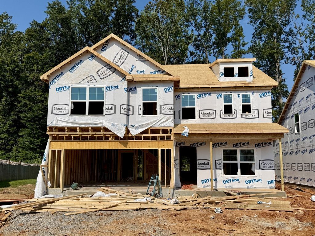 221 Hampshire Way, White House