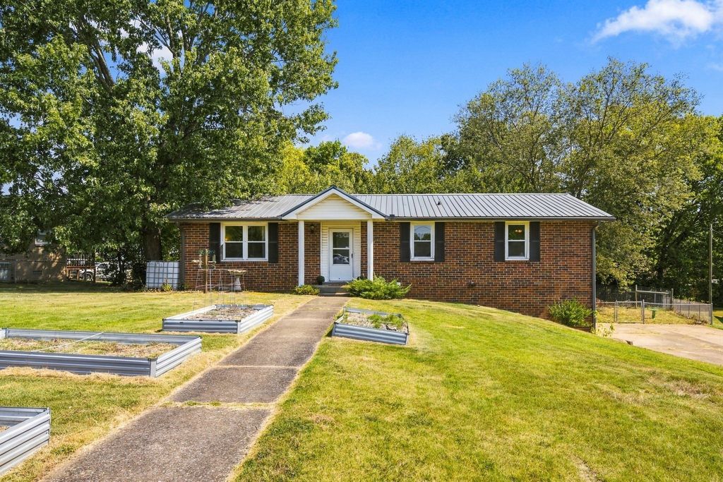 1586 Blackberry Pl, Clarksville