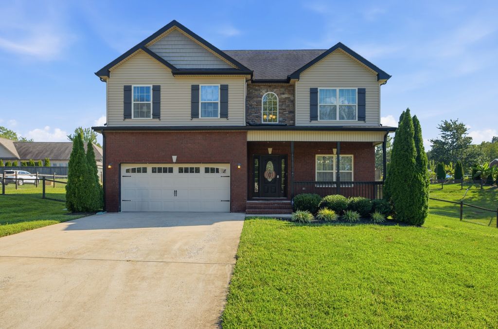 615 Glenstone Springs Dr, Clarksville