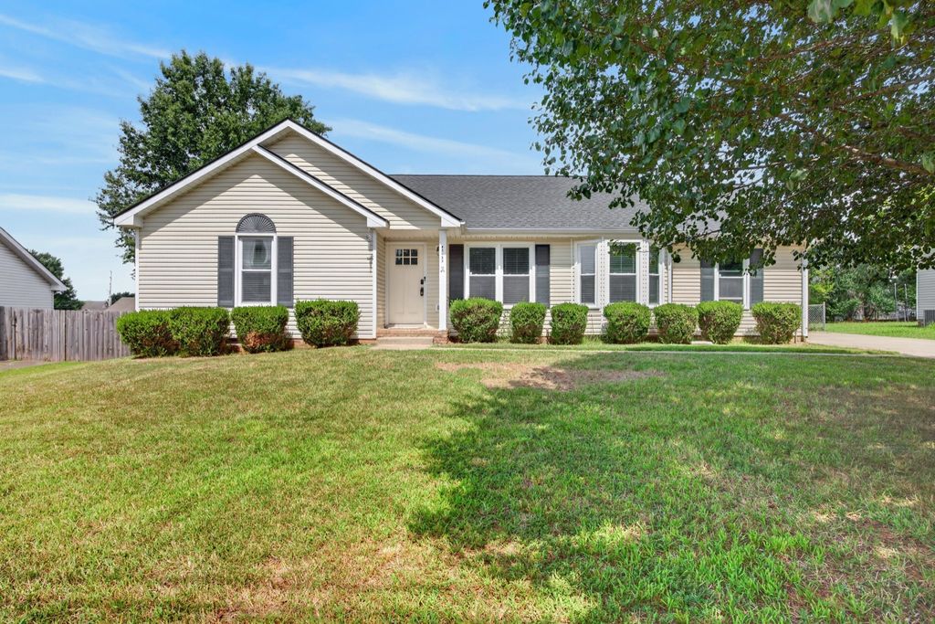 1733 Crestview Dr, Clarksville
