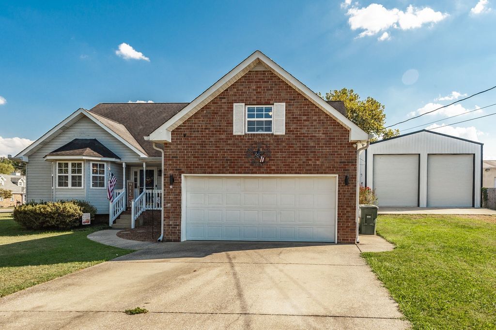 1026 Waters Edge Cir, Mount Juliet