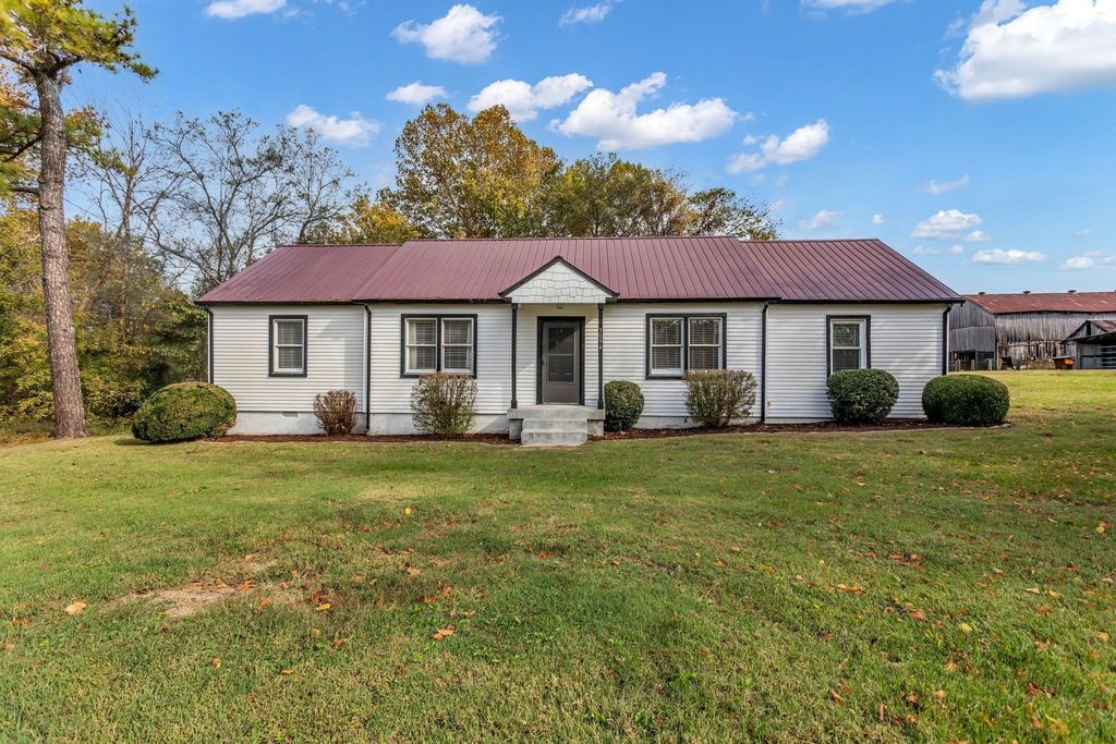3094 Williamsport Pike, Columbia