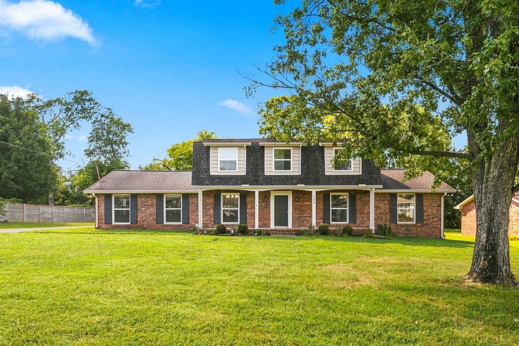 104 Highlander Dr, Hendersonville