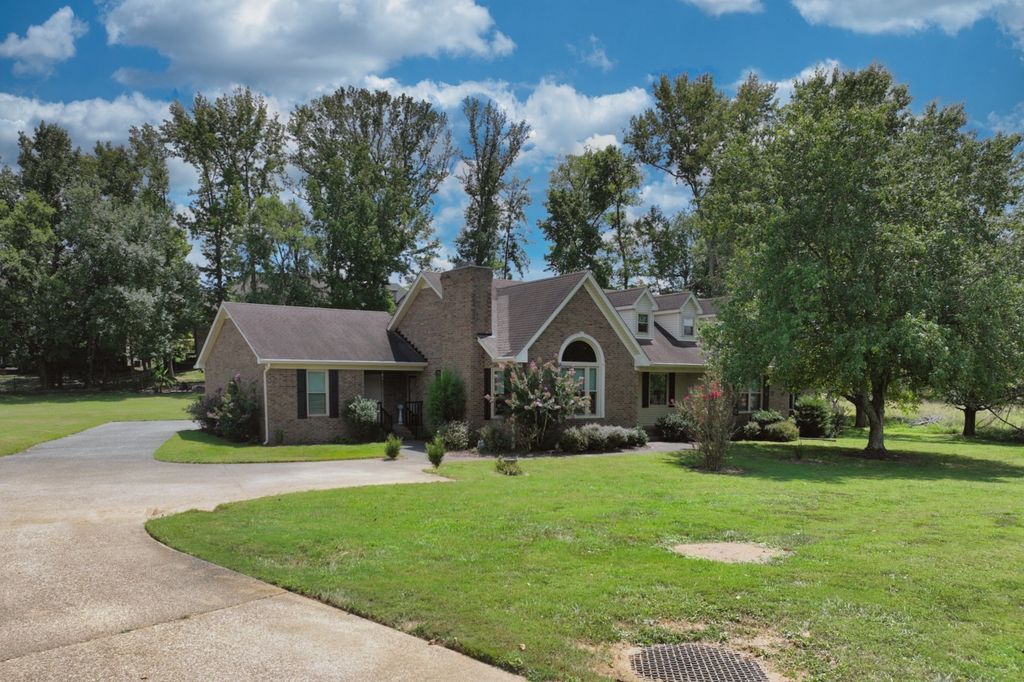 210 The Hollows Ct, Hendersonville
