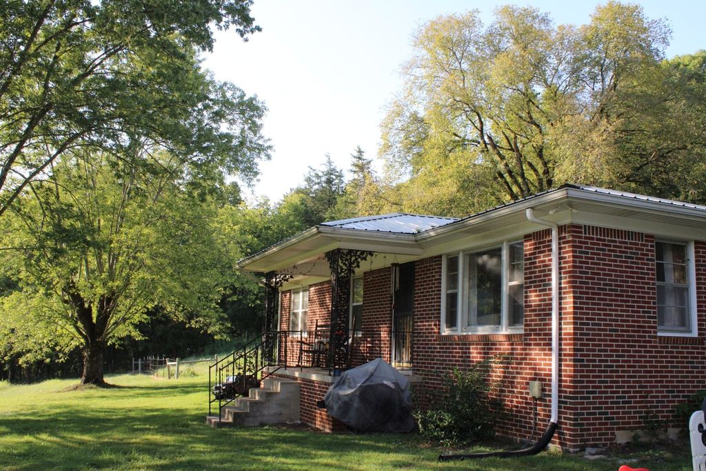 202 Maggart Rd, Elmwood