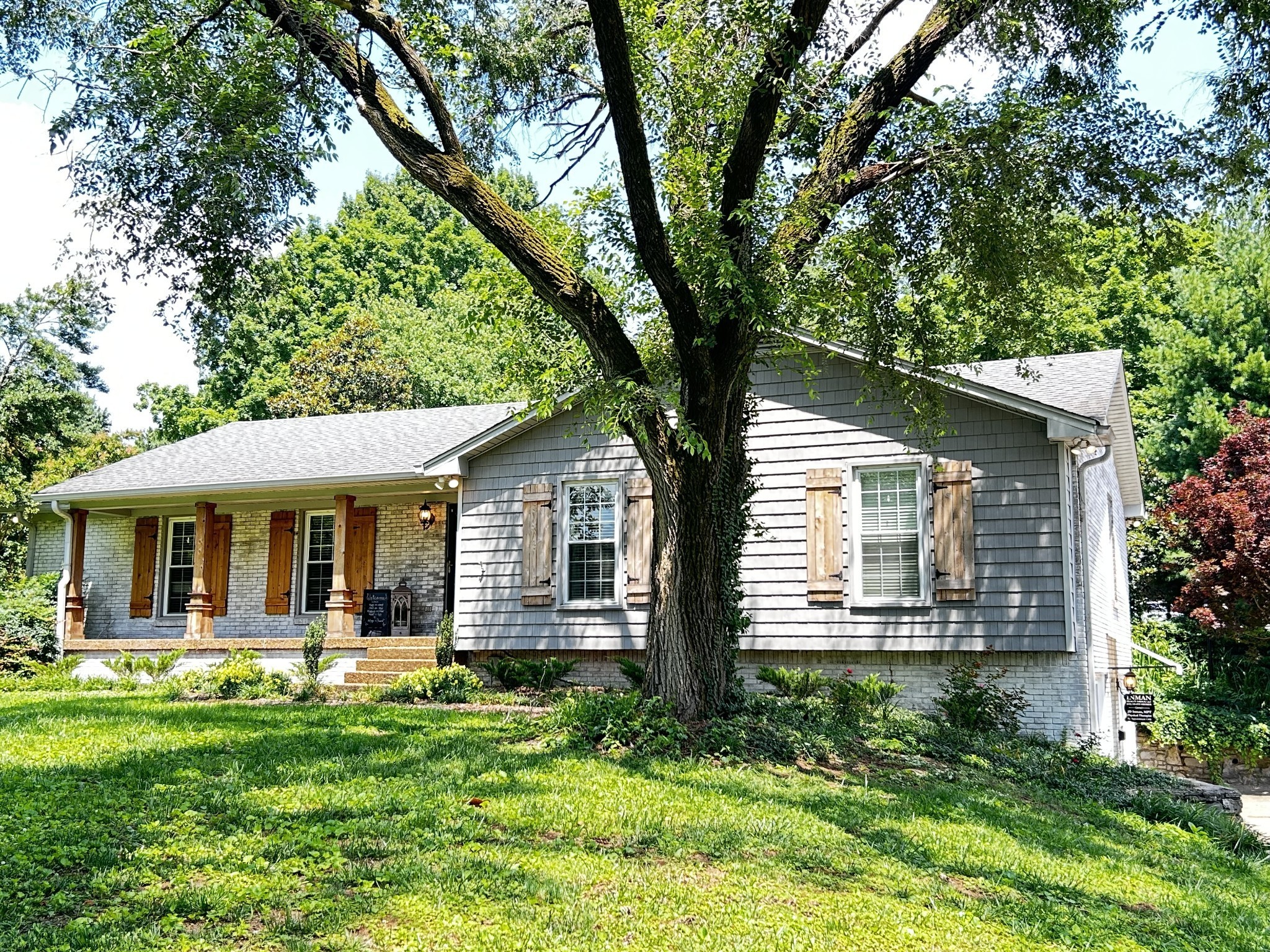 Photo for MLS 3531735 in 4020 Clovercroft Rd Franklin, TN - 37067