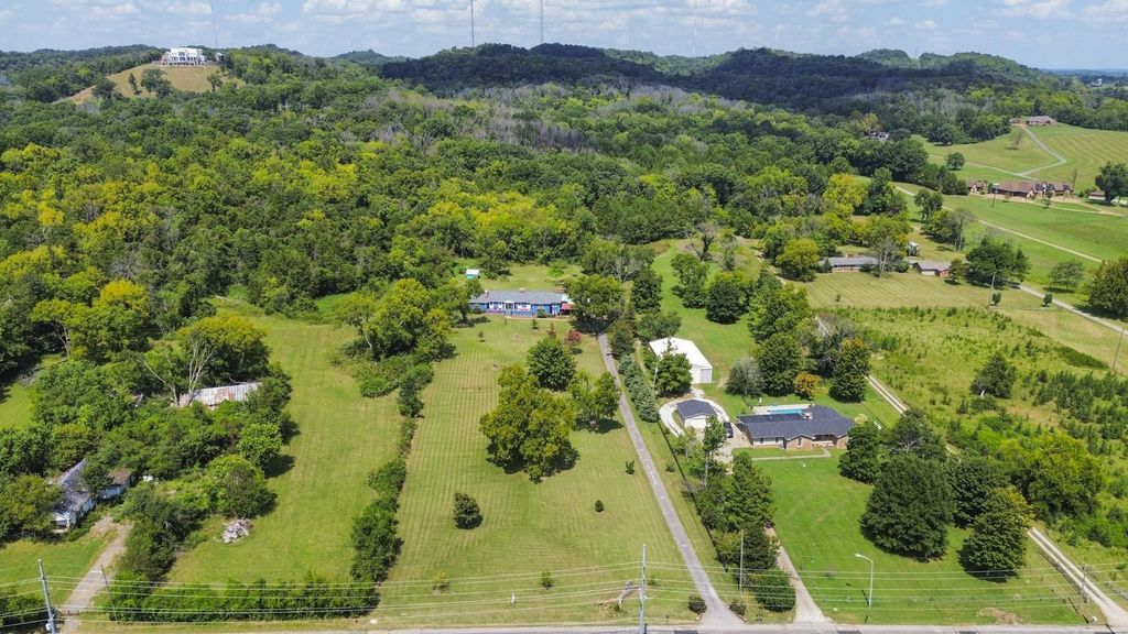 681 Brick Church Ln, Whites Creek