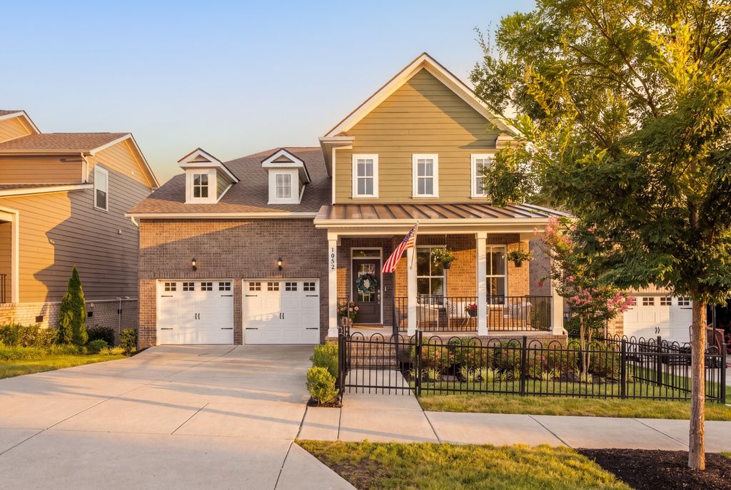 1052 Pebble Run Rd, Hendersonville