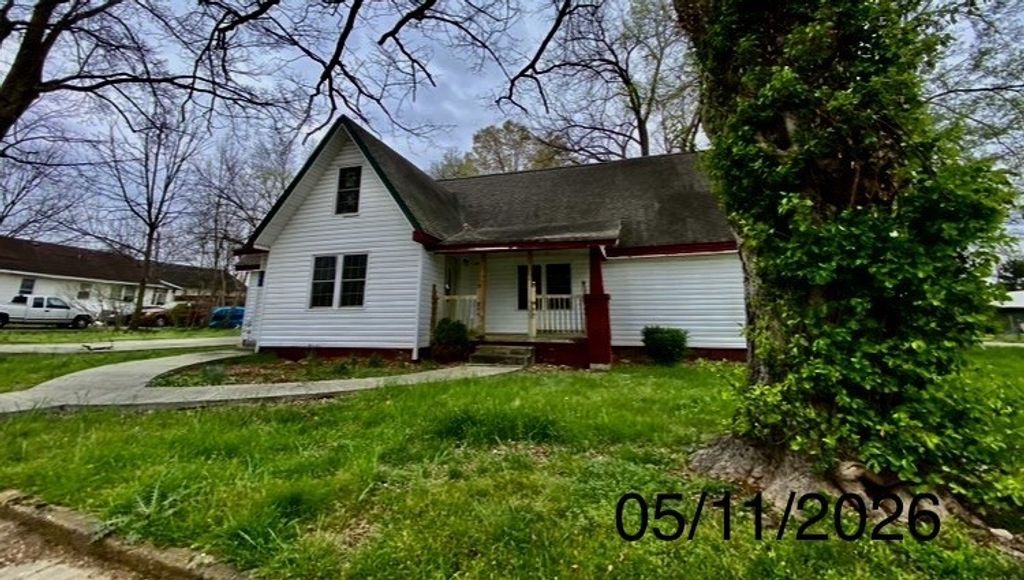 107 N West St, Decherd