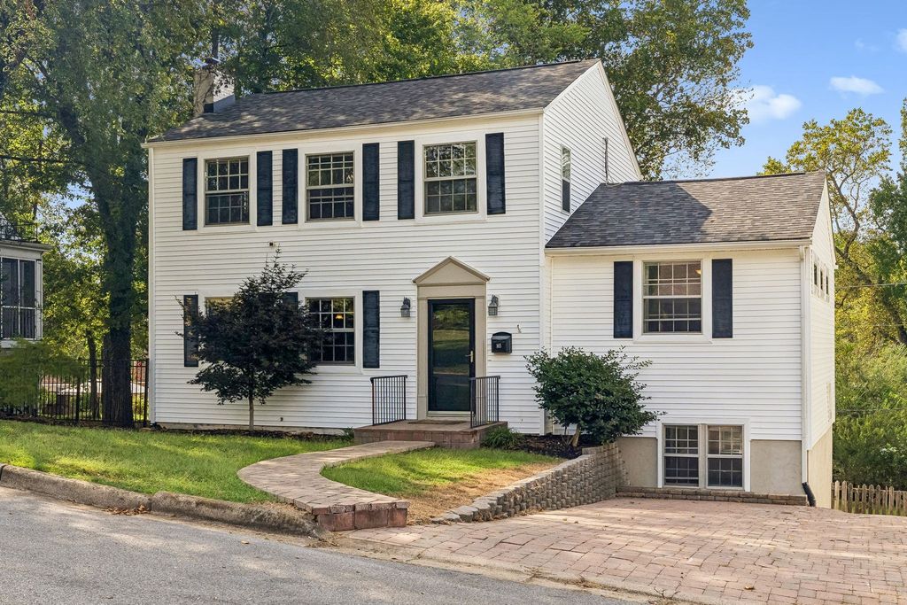 165 E Glenwood Dr, Clarksville