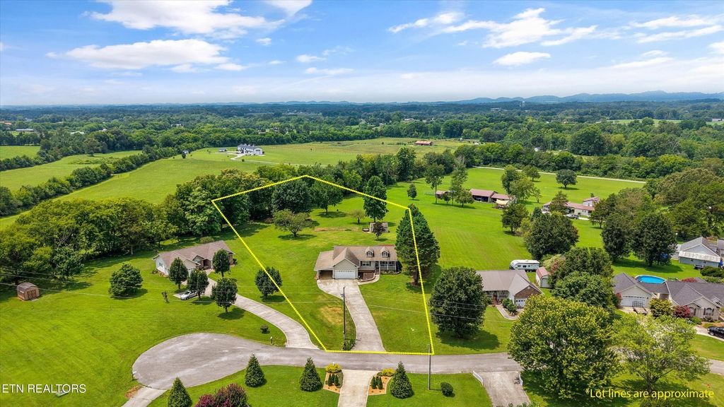 220 Autumn Lane, Madisonville