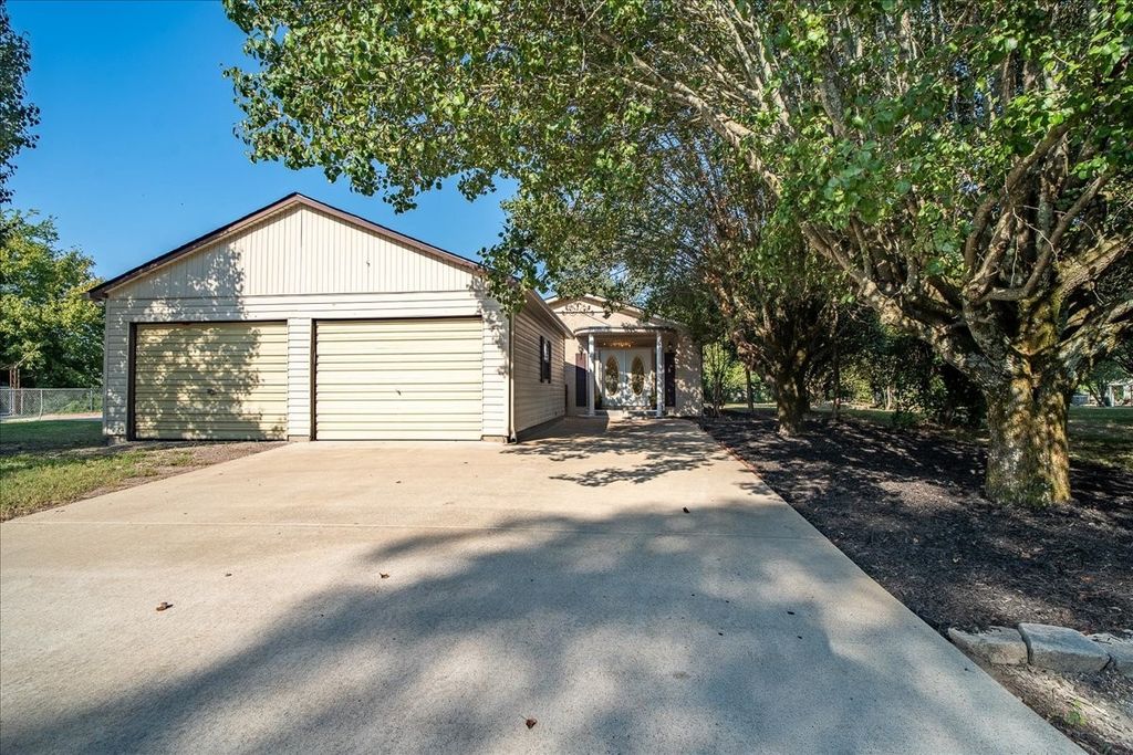 99 Jordan Rd, Lawrenceburg