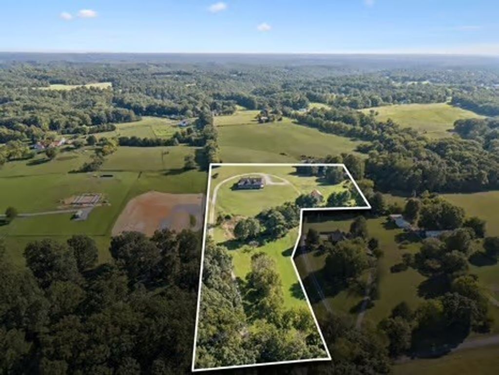 2118 Castelow Rd, Greenbrier