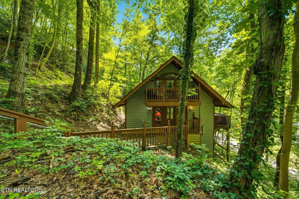 1211 N Baden Drive, Gatlinburg