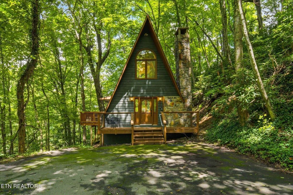 1215 N Baden Drive, Gatlinburg