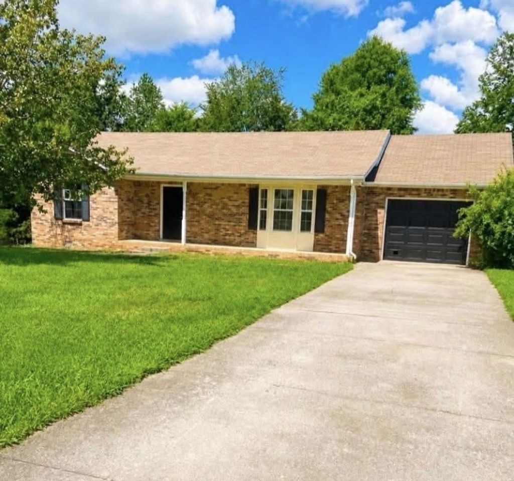 838 Turtle Creek Rd, Clarksville