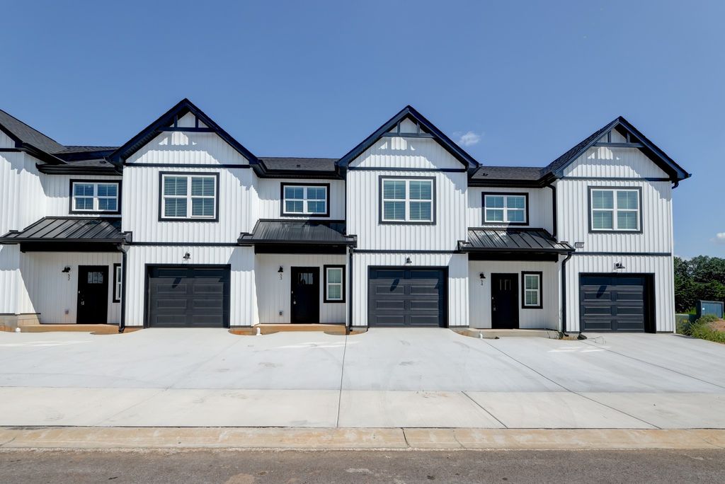166 Sango Dr, Clarksville