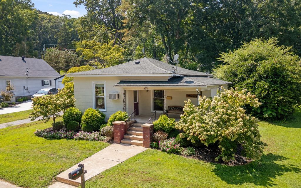 706 Holly Avenue, South Pittsburg