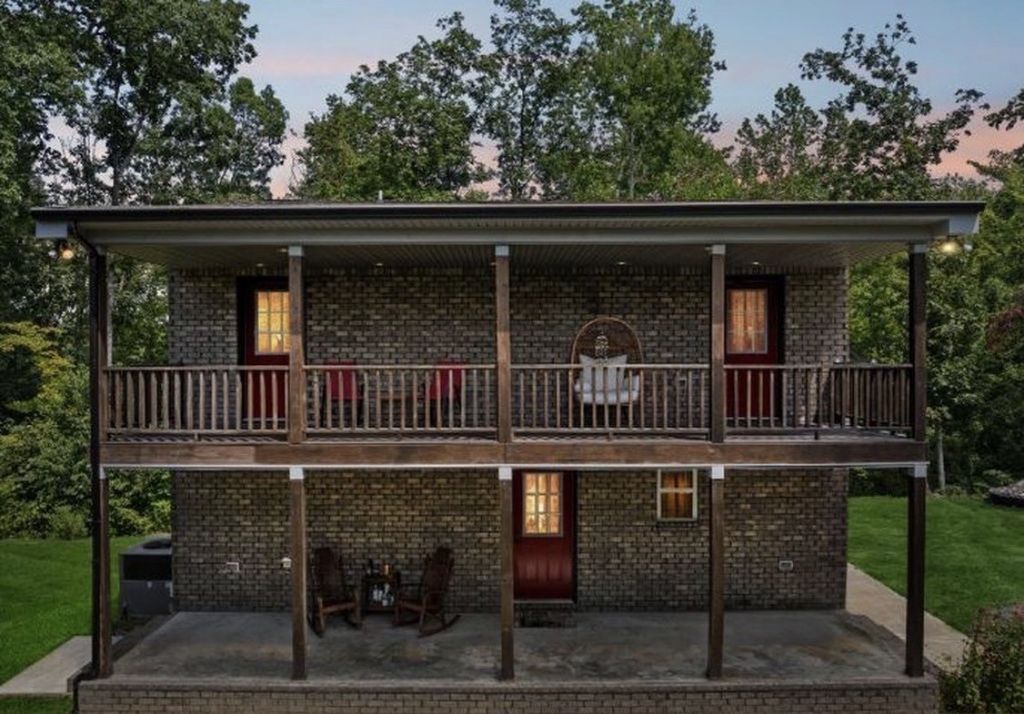221 Foggy Mountain Ln, Bradyville